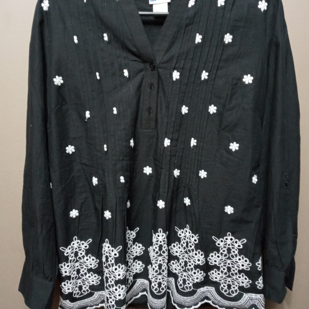 American Sweetheart Size S Black and White Shirt